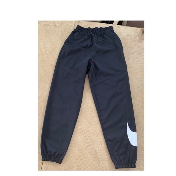Nike sportswear swoosh trousers - Picture 2 of 3